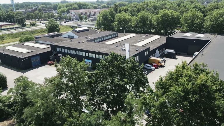 Het pand van de tandarts in Almere Haven aan De Steiger 32